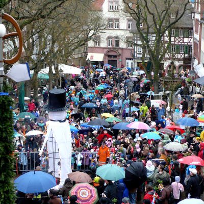 Verbrennung des Schneemannes am Marktplatz